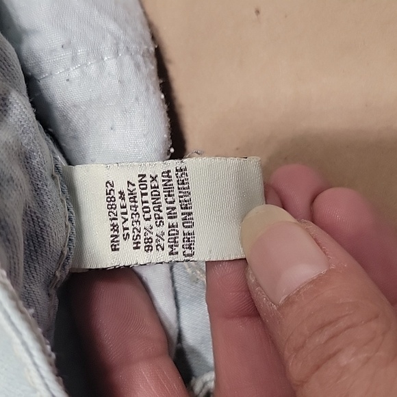 Hot Kiss CiCi Short, Size 9, Light Wash, Distressed, Button Fly, EUC - Picture 5 of 9